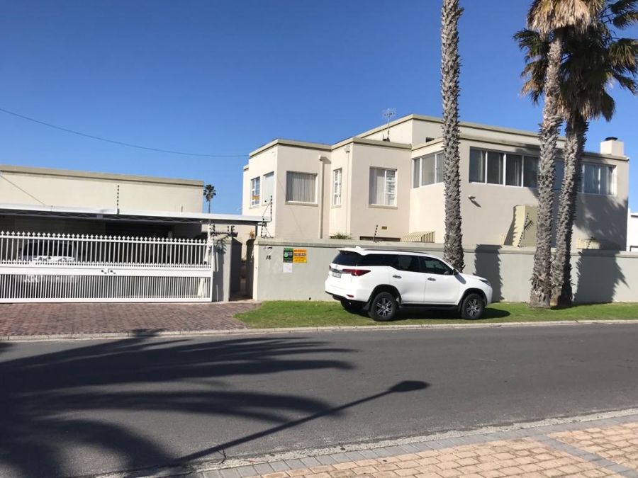 To Let 5 Bedroom Property for Rent in Melkbosstrand Central Western Cape
